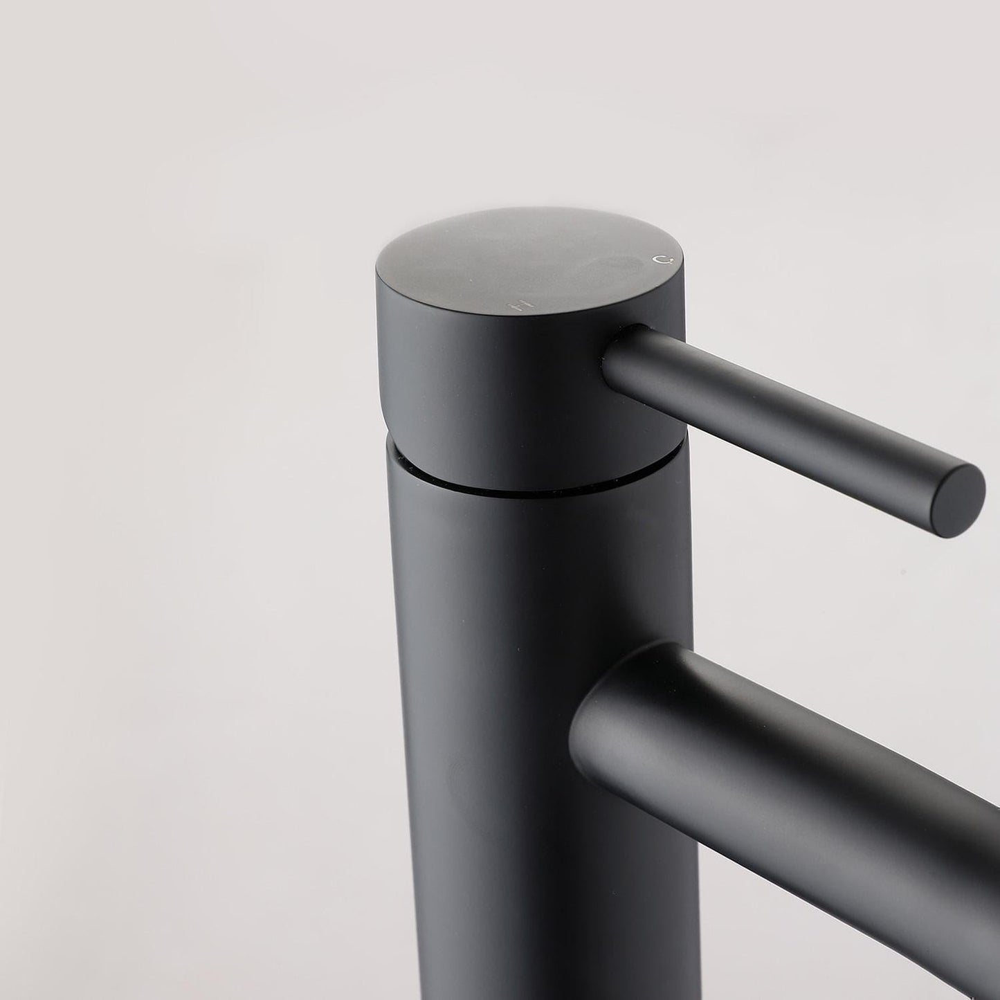 Robinet De Vasque Surélevé – Finition Élégante Noir Mat