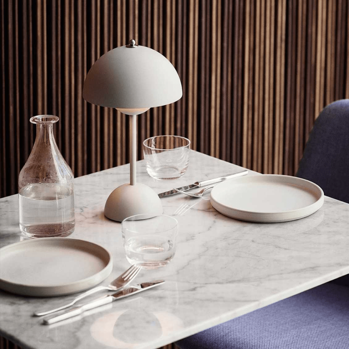 Stolná LED lampa – moderná jednoduchosť a funkčnosť