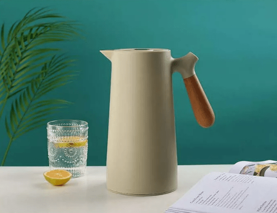 Karafka Izotermiczna z Uchem – Długotrwałe Przechowywanie i Elegancki Design