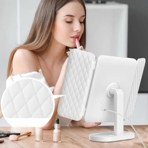 Oglindă Inteligentă — Iluminare LED și Afișaj Modern