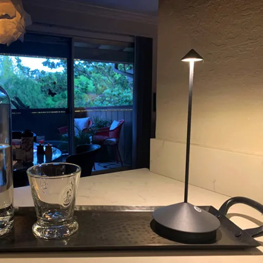 مصباح طاولة LED - لاسلكي وقابل للشحن