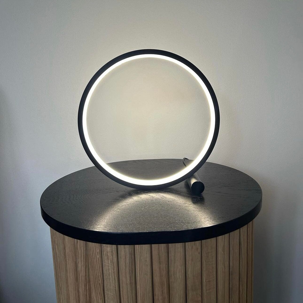 Tafellamp Circulair met Touchsensor – Moderniteit en Comfort