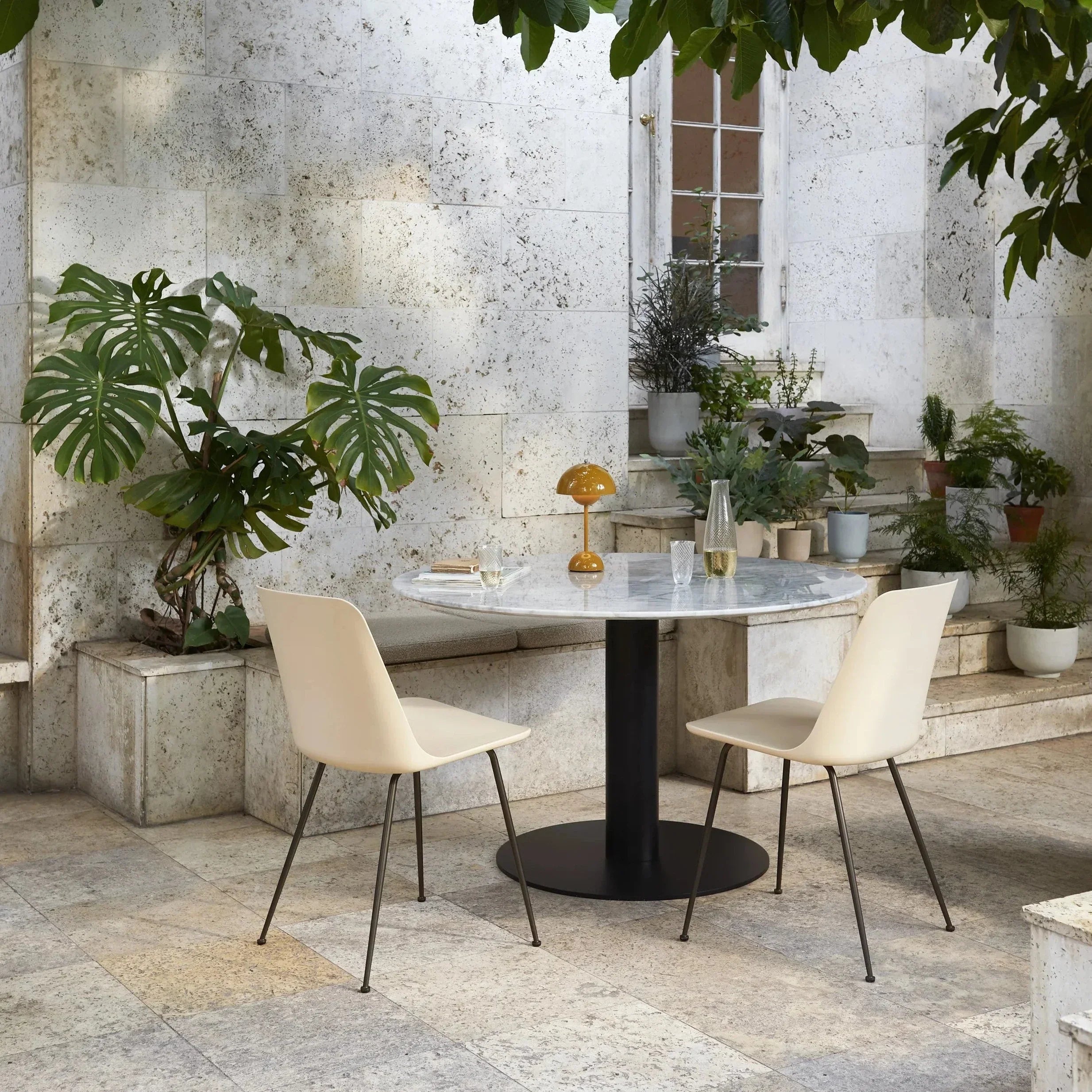 Stolná LED lampa – moderná jednoduchosť a funkčnosť