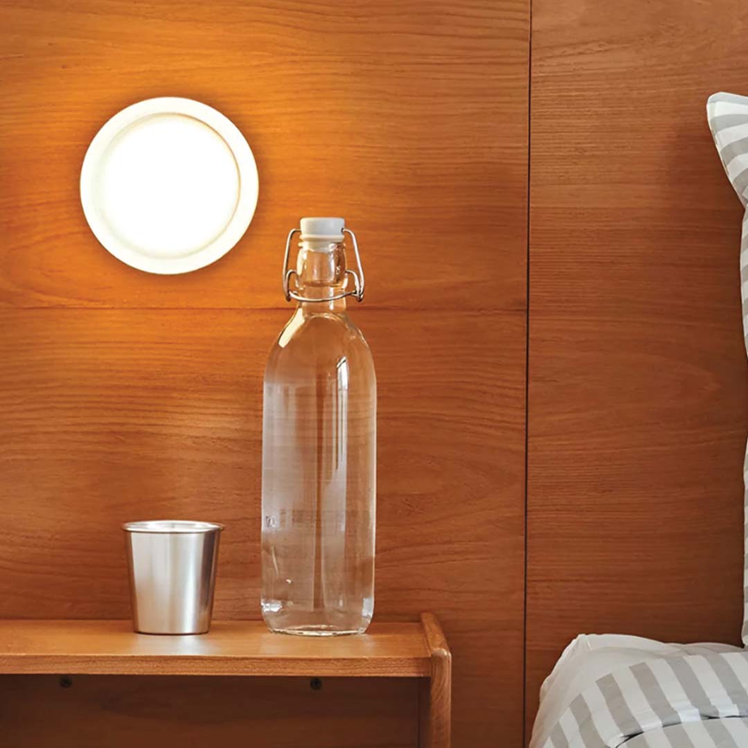 Elegantní nástěnné svítidlo – Měkký reliéf a teplá atmosféra 