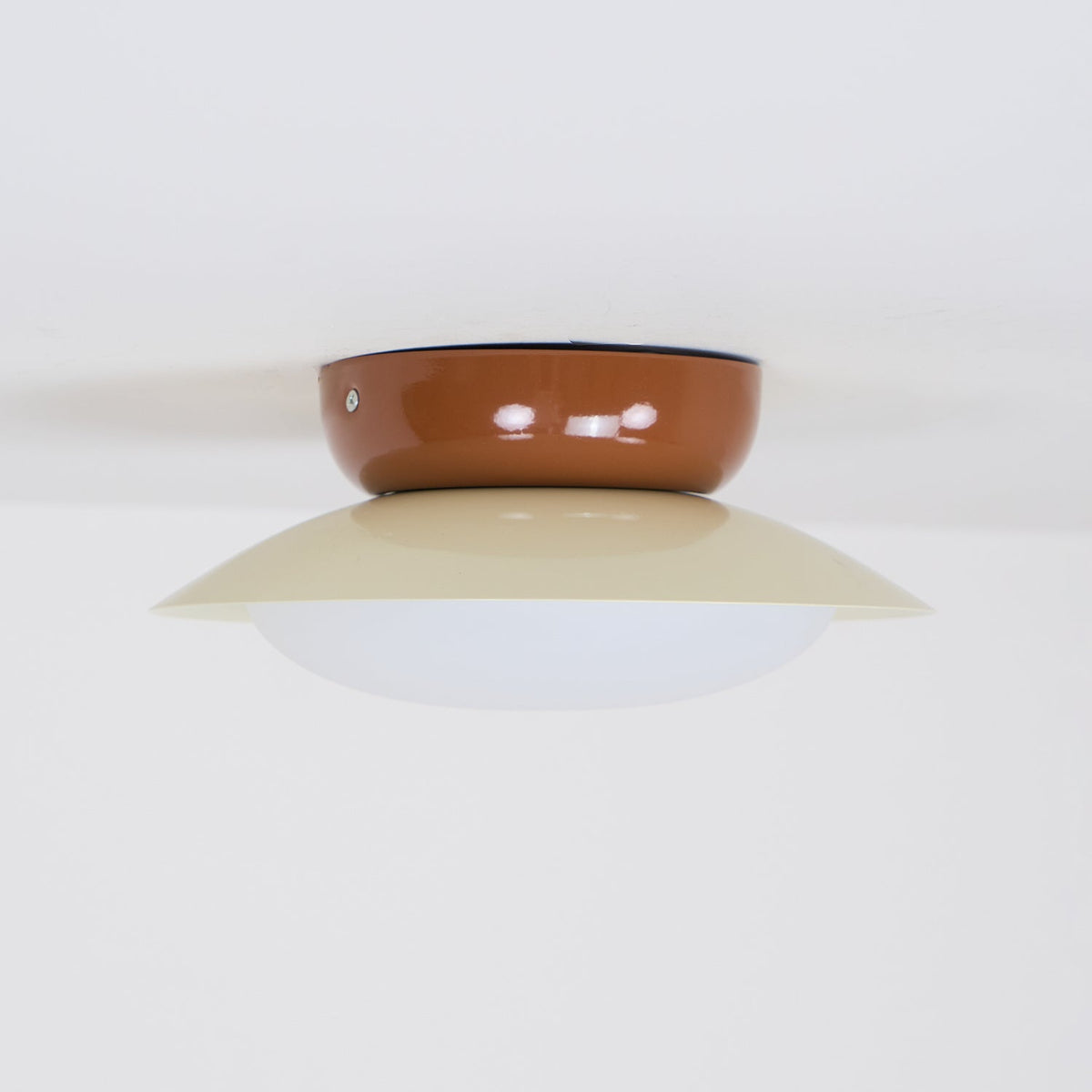Plafoniera rotonda a LED - Bagliore naturale ed eleganza discreta