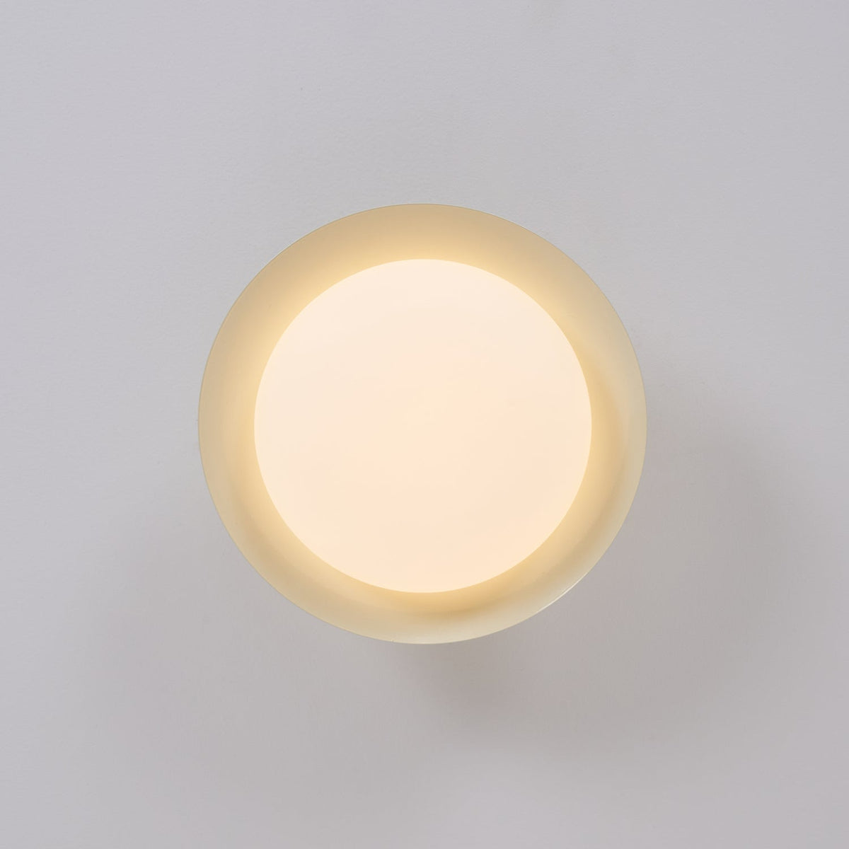 Plafoniera rotonda a LED - Bagliore naturale ed eleganza discreta