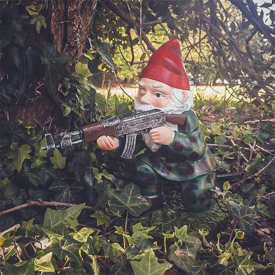 Vojenský zahradní trpaslík – Dotek humoru a vnější obrany 
