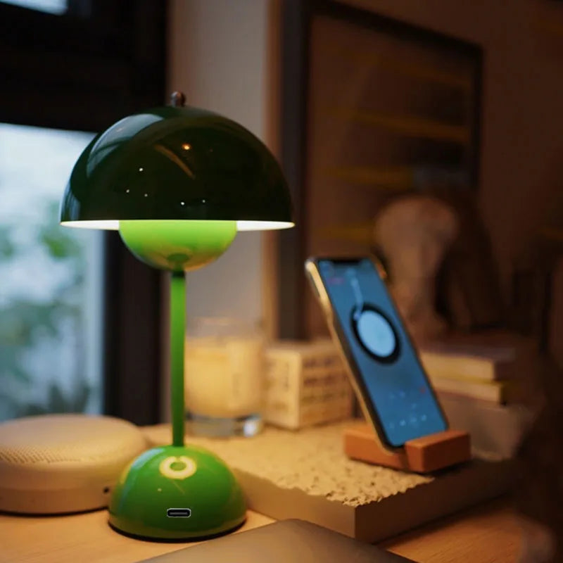Lampka stołowa przenośna – nowoczesny design i oświetlenie mobilne 
