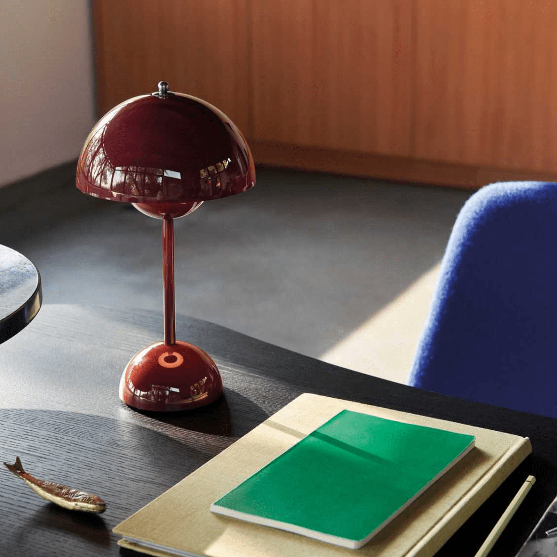 Desk LED Lamp – Modern Simplicity and Functionality 