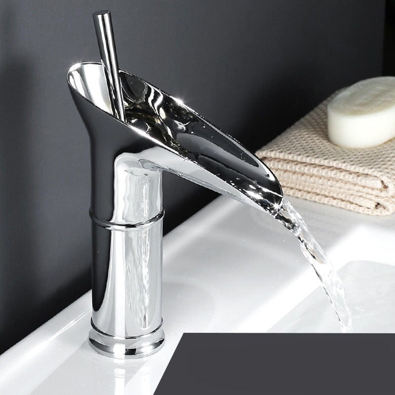Torneira Cascata Casa de Banho – Estilo Antigo e Elegante 