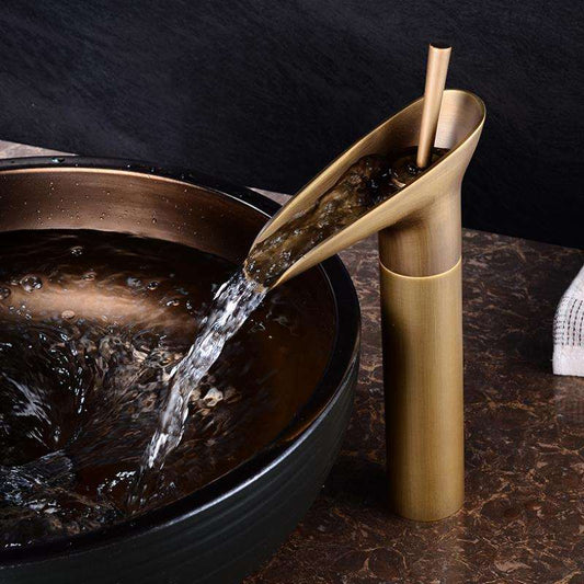 Torneira Cascata Casa de Banho – Estilo Antigo e Elegante 