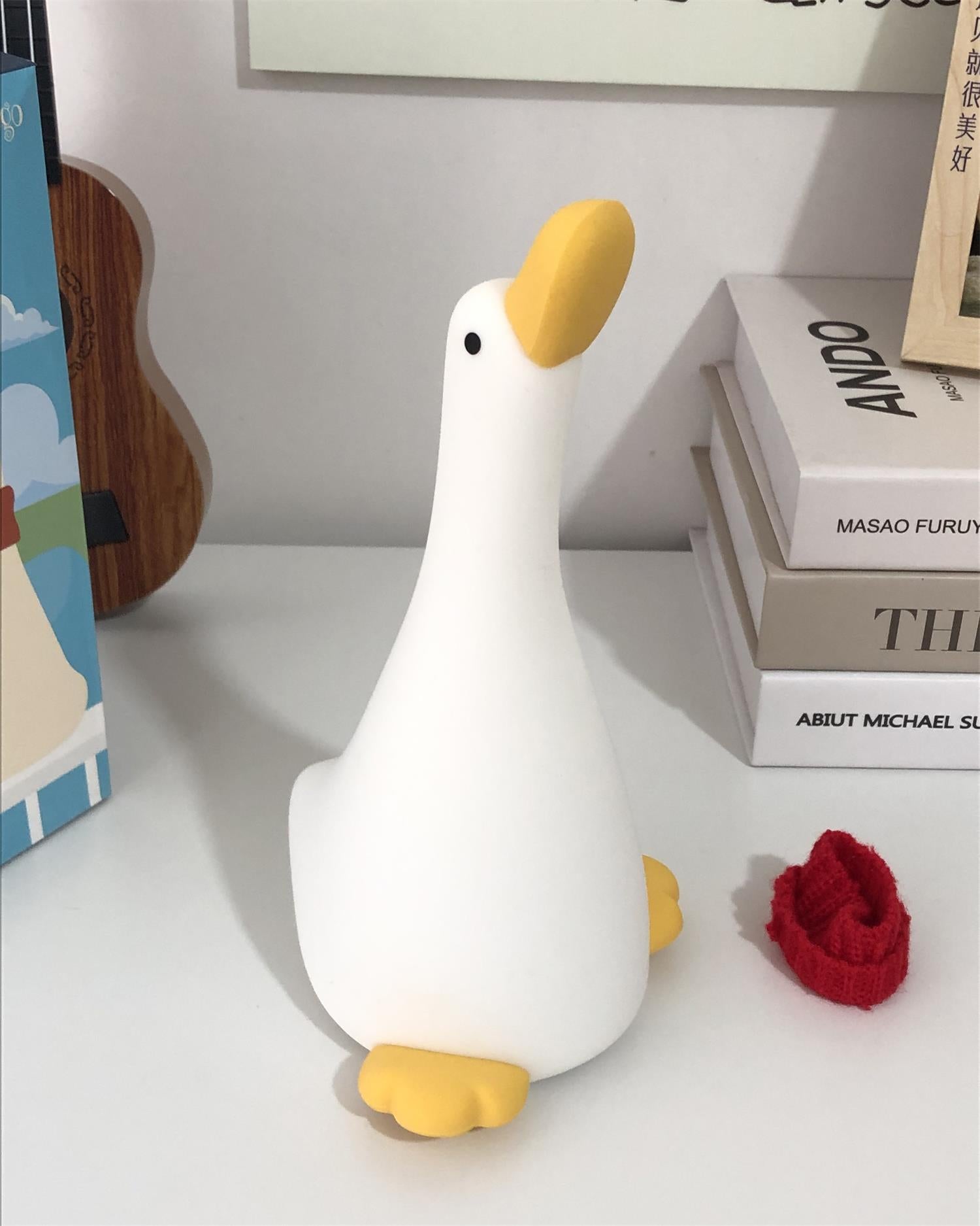 Lampka nocna Enchanted Goose - dotykowe światło i kojący design
