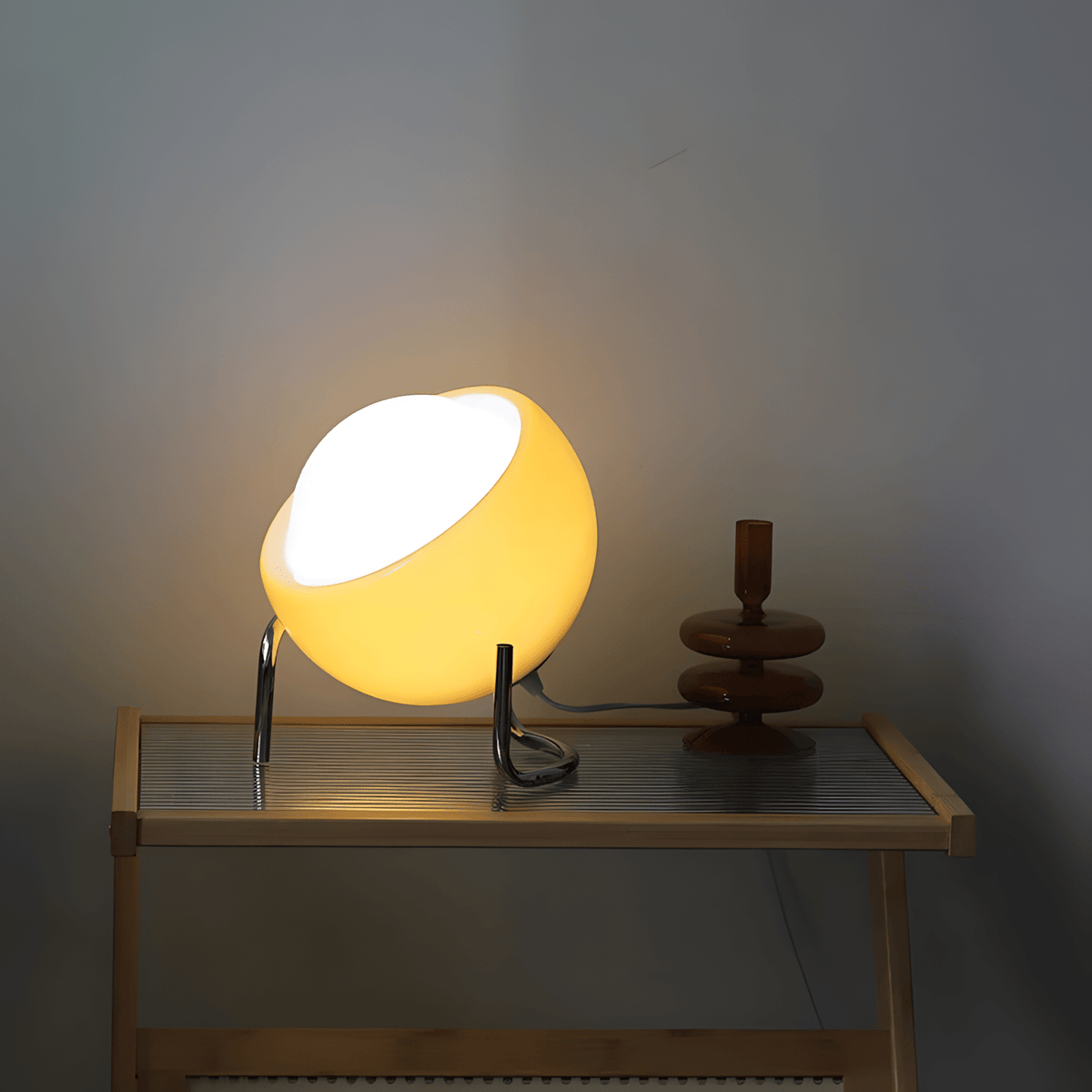 Nordická stolná lampa – Elegancia a jednoduchosť 