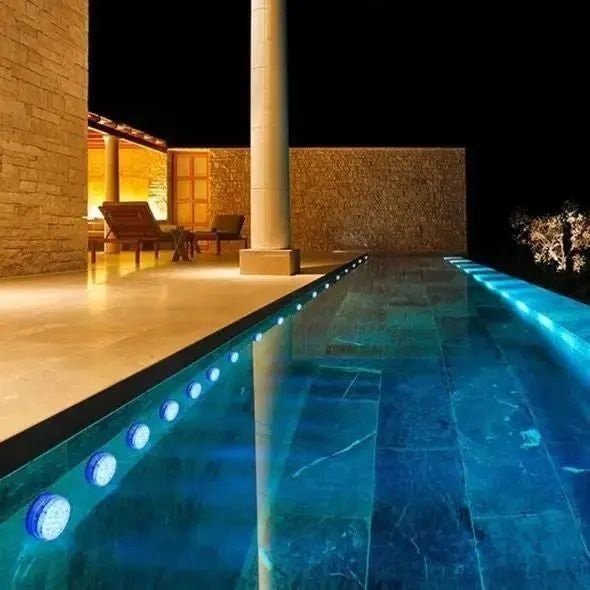 مصباح LED تحت الماء مع جهاز تحكم عن بعد - إضاءة مقاومة للماء ومتعددة الاستخدامات 