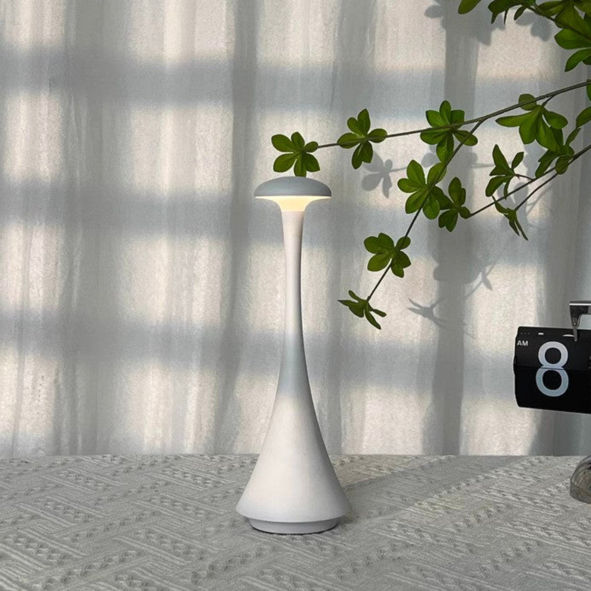 Pöytälamppu Elegantti – Tyylikkyys ja Modernius 