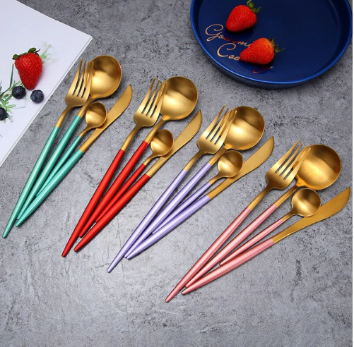 Set di Posate 24 Pezzi – Finitura Chic Per Tavola Raffinata 