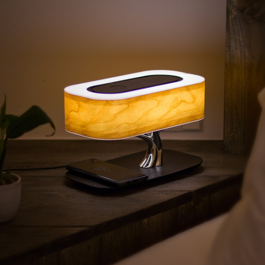 Multifunkční lampa — LED světlo, bezdrátová nabíječka a Bluetooth audio 