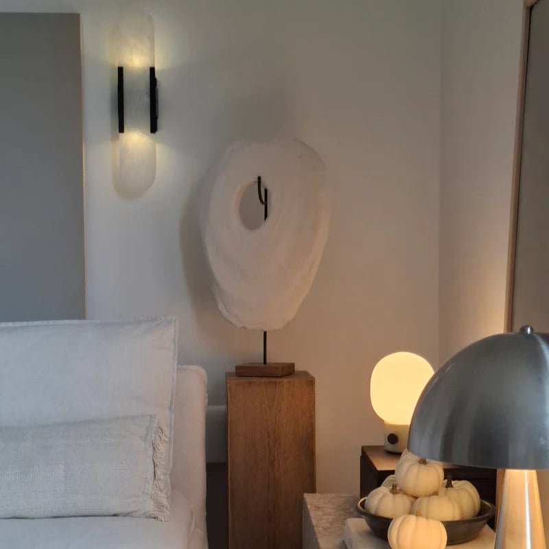 Aplique de Parede LED Preta e Dourada – Elegância Moderna e Design Chic 