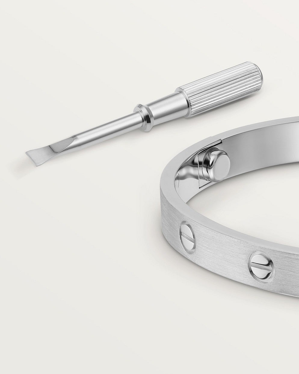 Armband i hård stil – Finishing Silver och raffinerad stil 