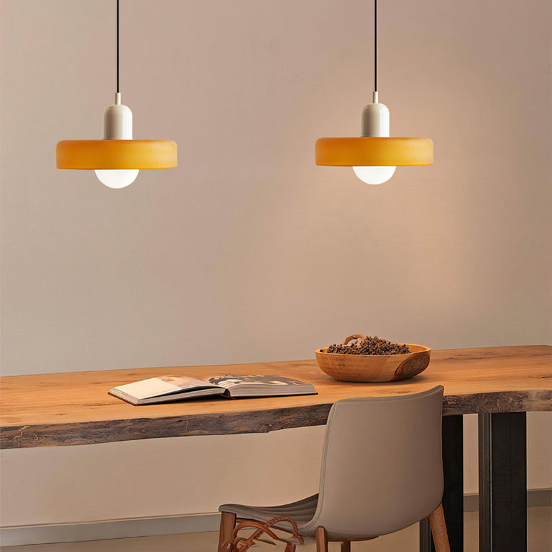 Farget Glasspendel – Forbedre Dine Rom Med Stil 