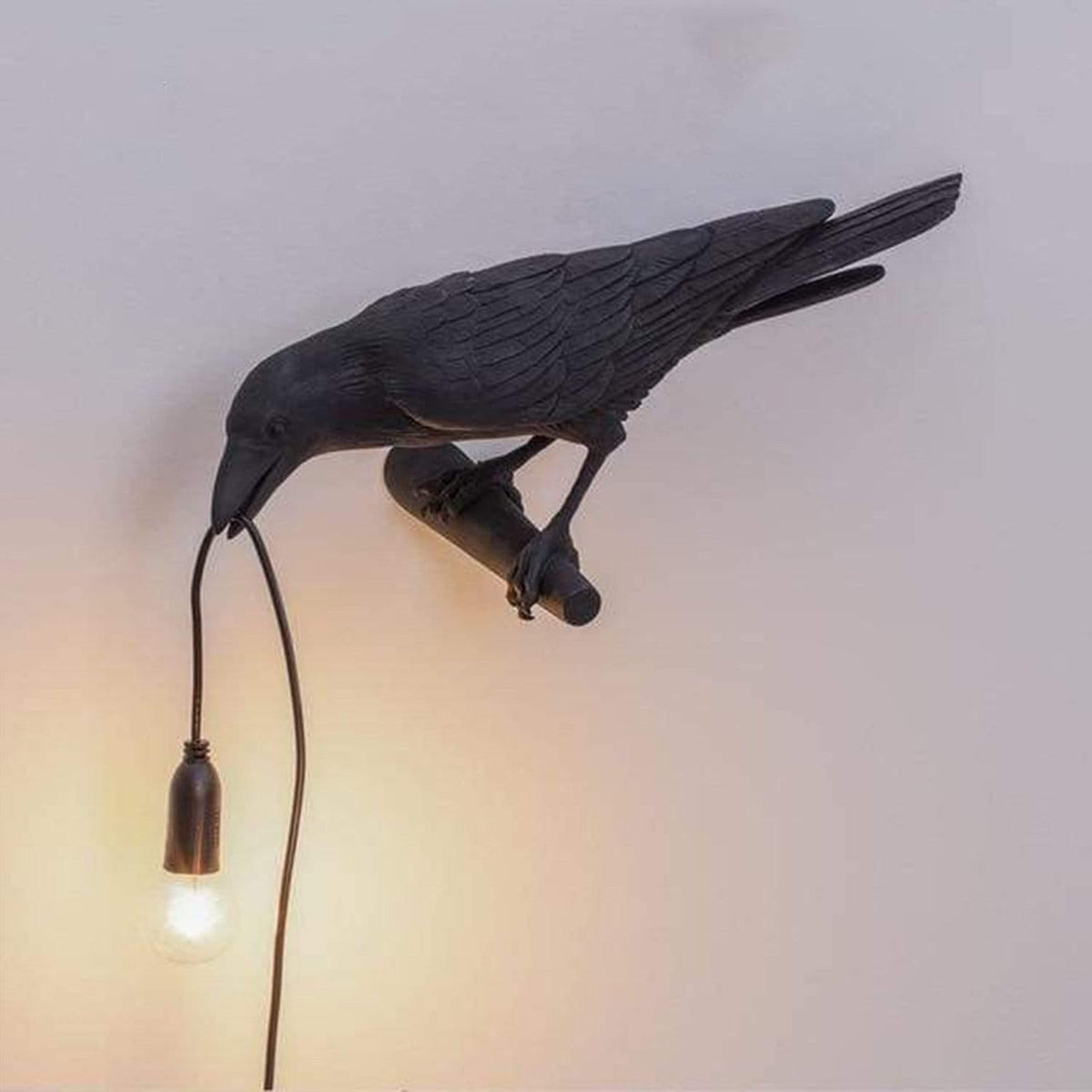 Dekoratívna lampa — Havran pre tajomnú atmosféru 